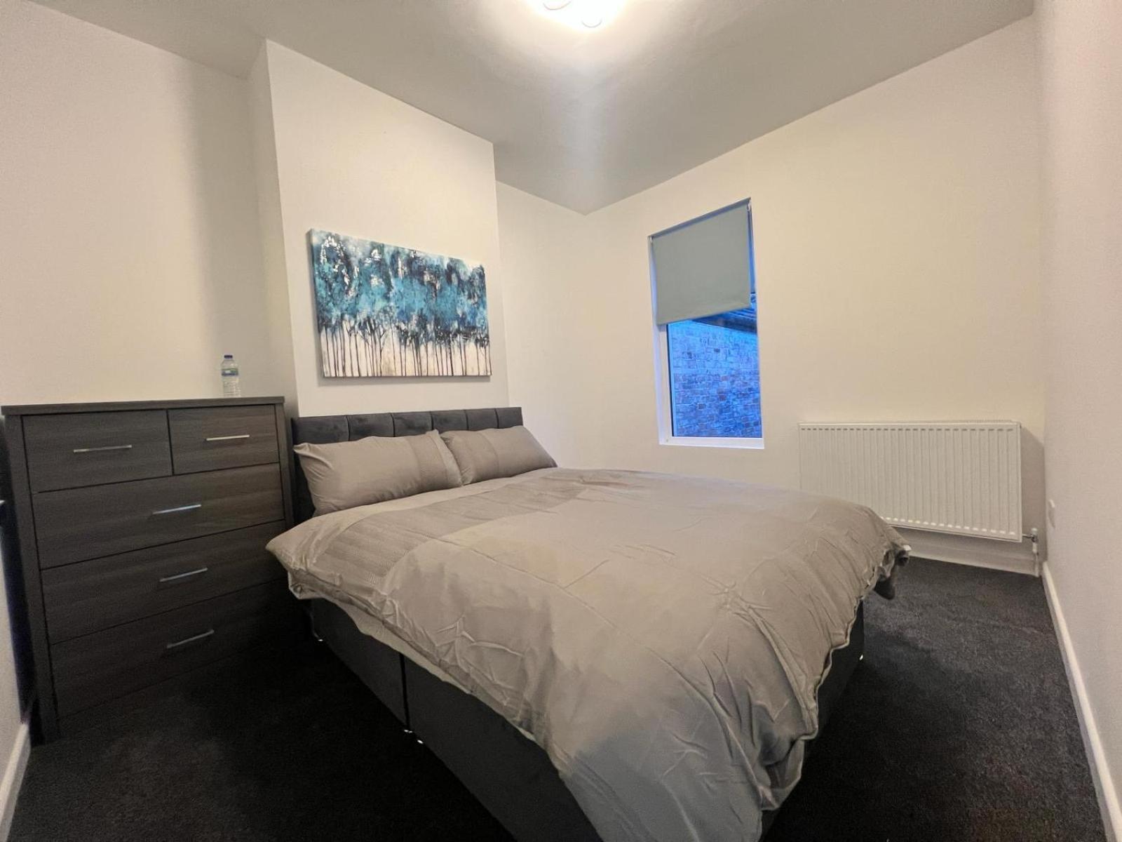4 Bedroom, Sleeps 8 Comfy Near To Centre And Beaches! Casa vacanze *