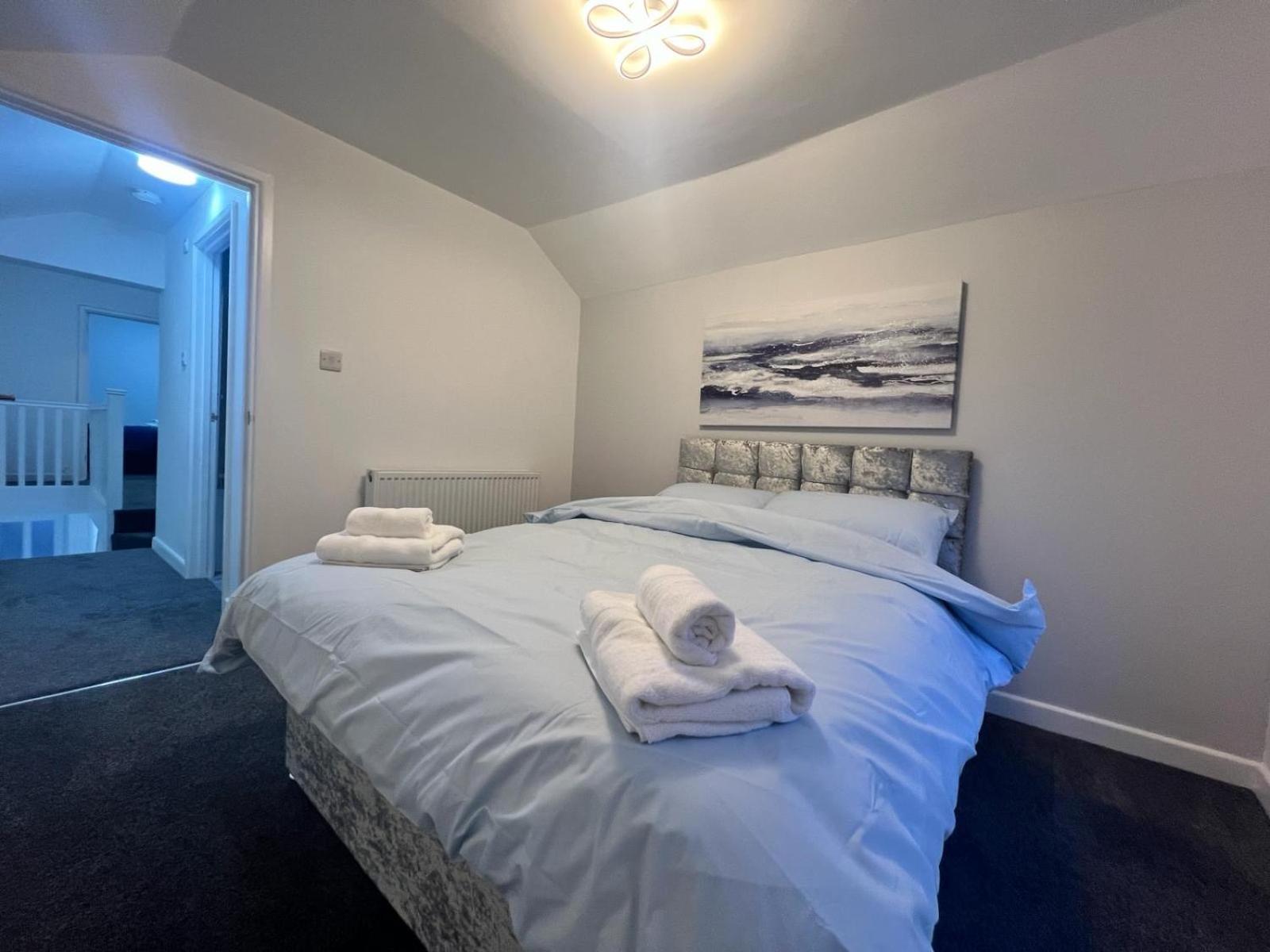 Casa vacanze 4 Bedroom, Sleeps 8 Comfy Near To Centre And Beaches! Swansea