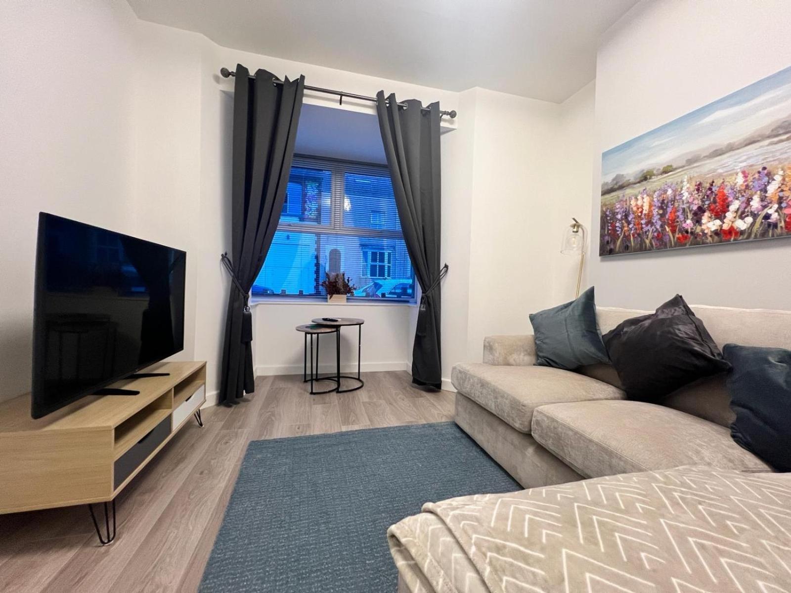 Casa vacanze 4 Bedroom, Sleeps 8 Comfy Near To Centre And Beaches! Swansea