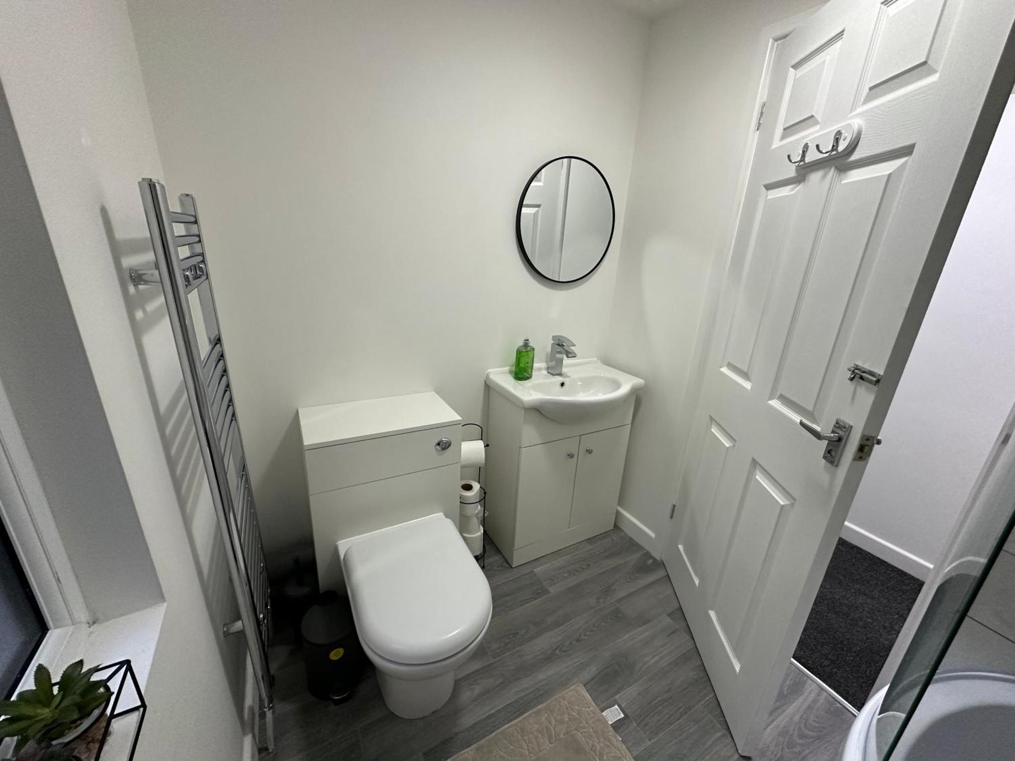 4 Bedroom, Sleeps 8 Comfy Near To Centre And Beaches!