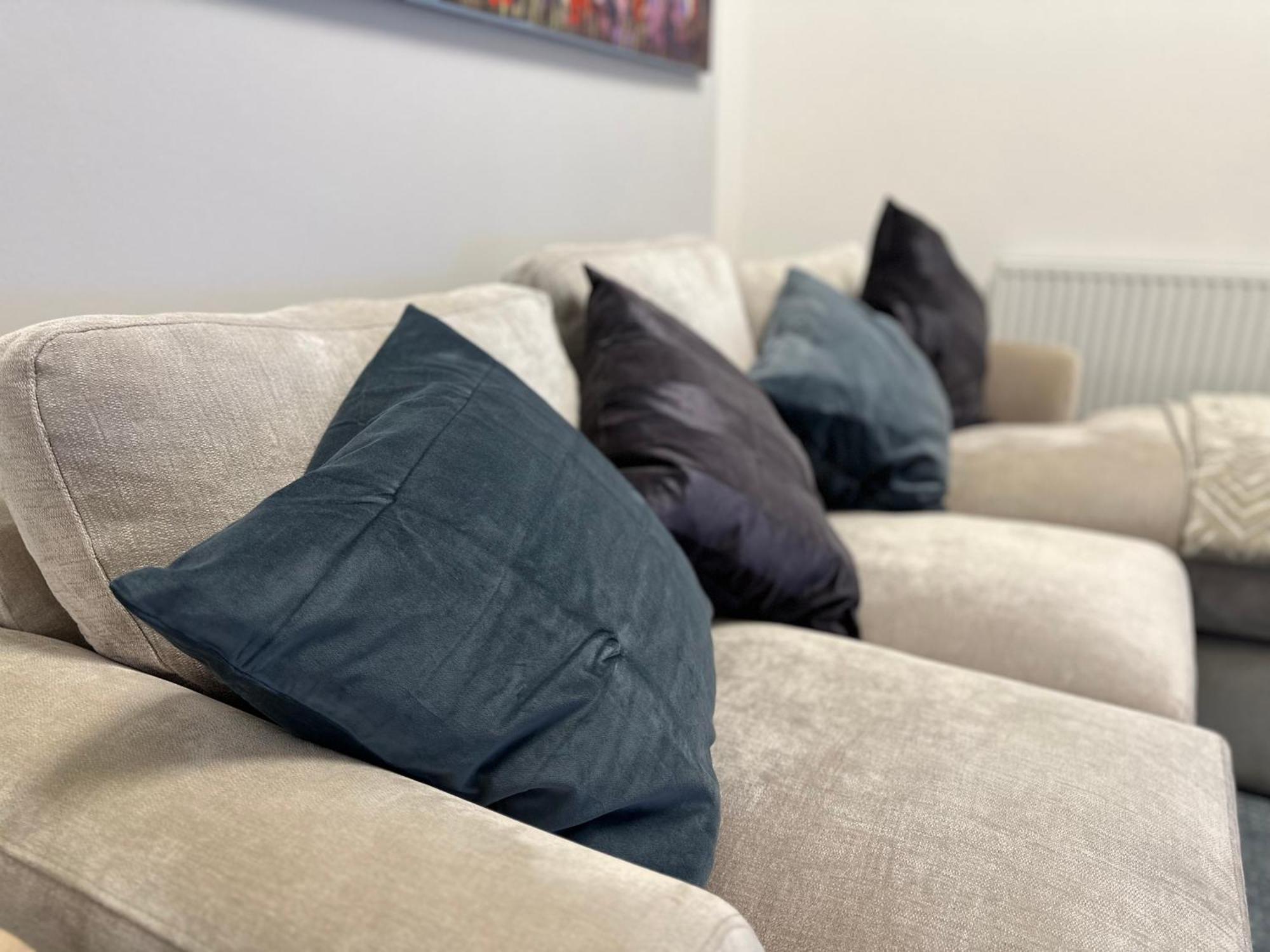 Casa vacanze 4 Bedroom, Sleeps 8 Comfy Near To Centre And Beaches!
